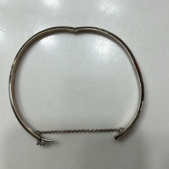 Vintage 925 STERLING SILVER bangle BRACELET w/  flower detailing. So pretty!!! - Picture 4 of 9